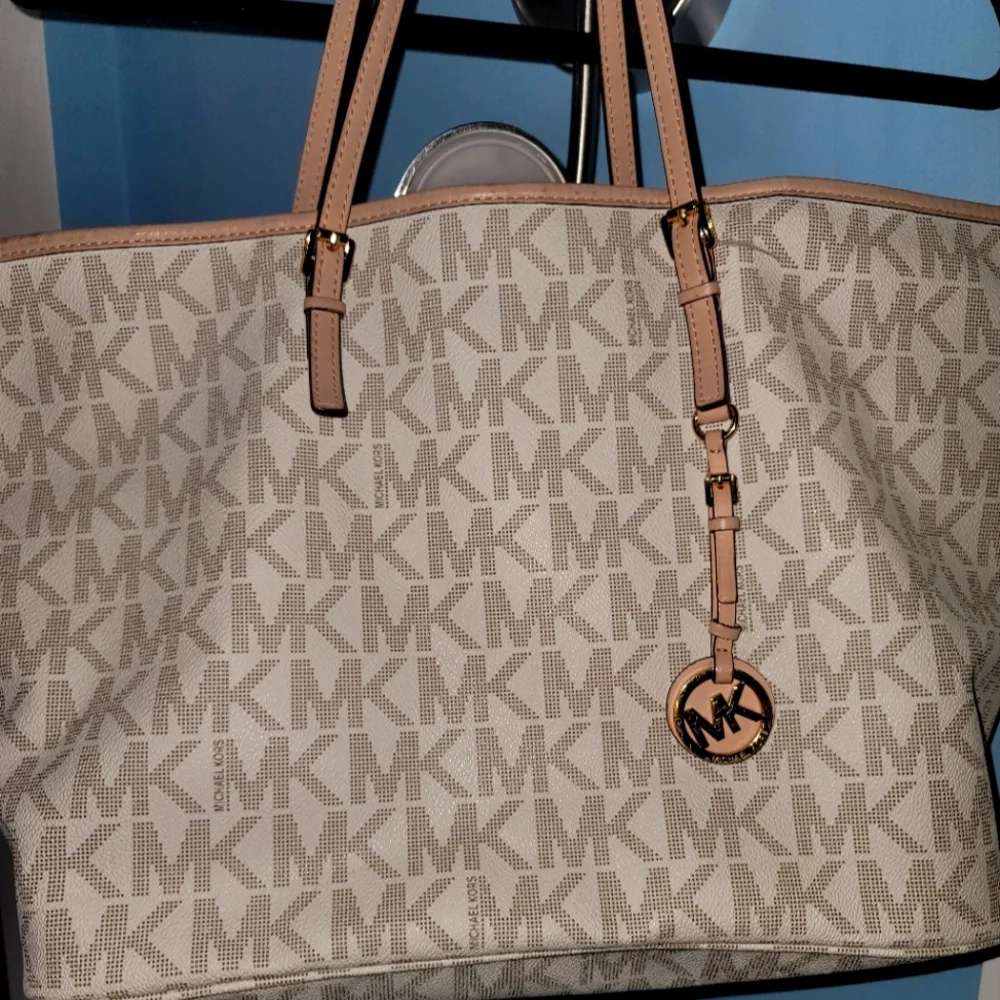 Michael Kors monogram tote - Picture 1 of 5